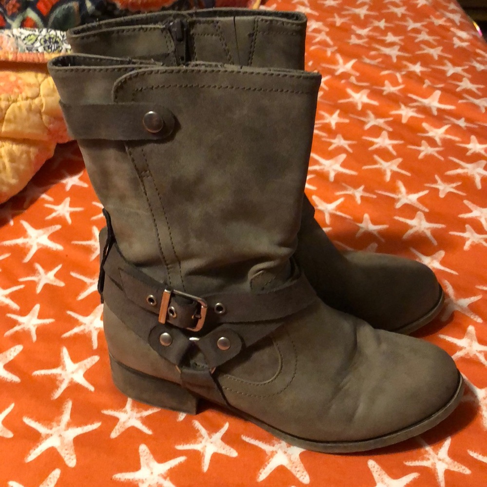 Maurice’s boots